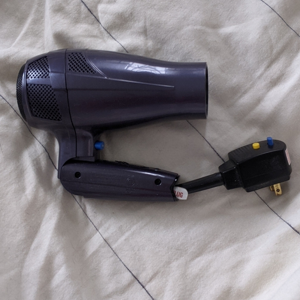Travel blow dryer